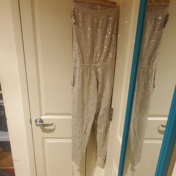 jumpsuit - Picture 2 of 4